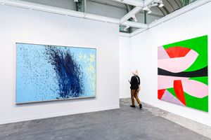 Hans Hartung and Sarah Crowner, <a href='/art-galleries/simon-lee-gallery/' target='_blank'>Simon Lee Gallery</a>, FIAC, Paris (17–20 October 2019). Courtesy Ocula. Photo: Charles Roussel.